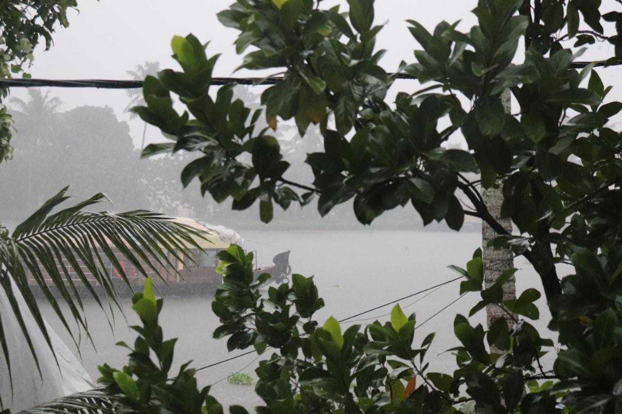 Sacred River Homestay Alappuzha Экстерьер фото
